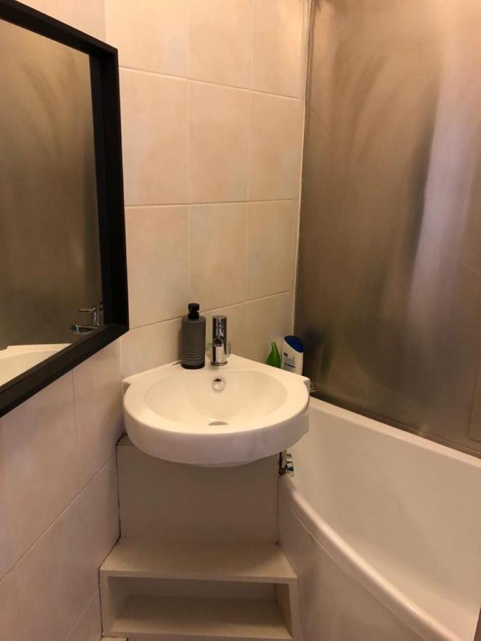 Splendid 1 Bedroom Flat + Terrace London Luaran gambar